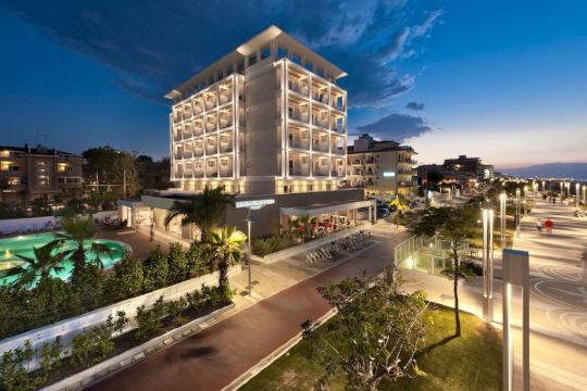 阿姆巴西阿托里酒店