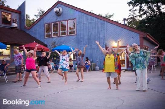 Williamsburg Camping Resort Wheelchair Accessible Park Model 7