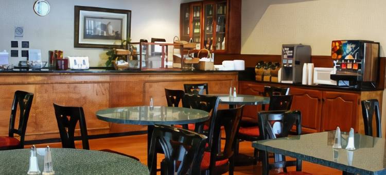 卡尔顿贝斯特韦斯特套房酒店(Best Western Plus Carlton Suites)图片