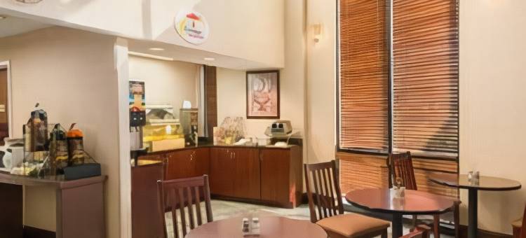 亨特斯维尔-夏洛特地区温德姆速8酒店(Super 8 by Wyndham Huntersville/Charlotte Area)图片