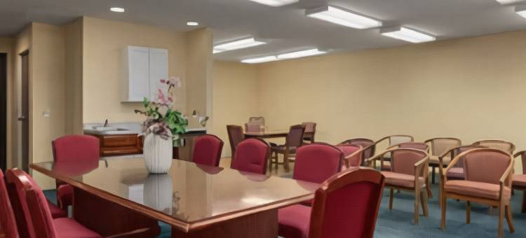 哈里森温德姆速8酒店(Super 8 by Wyndham Harrison OH)图片