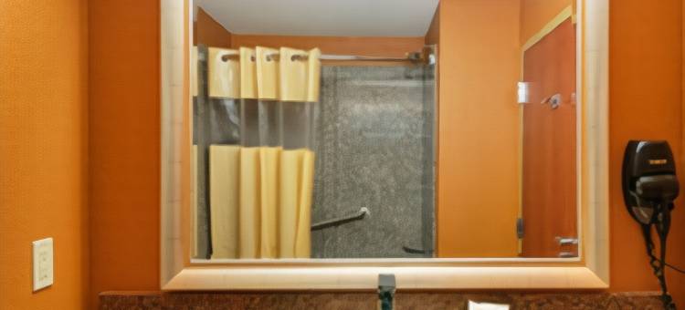 拉塞尔维尔温德姆戴斯套房酒店(Days Inn & Suites by Wyndham Russellville)图片