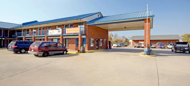 蓝松鸦套房酒店(Blue Jay Inn & Suites)图片