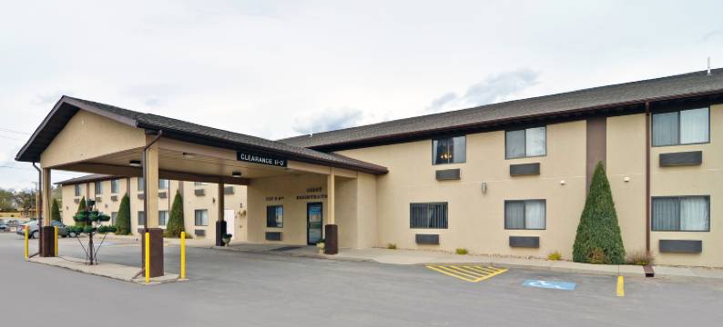 温泉村呗盟套房酒店(Baymont by Wyndham Hot Springs)图片