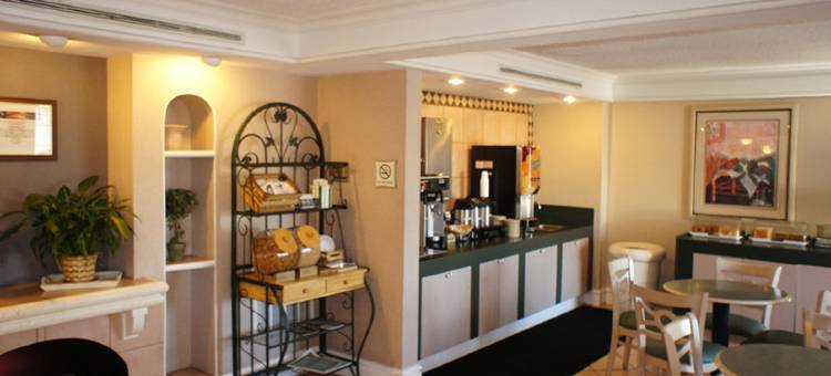 莫林机场拉昆塔温德姆酒店(La Quinta Inn by Wyndham Moline Airport)图片