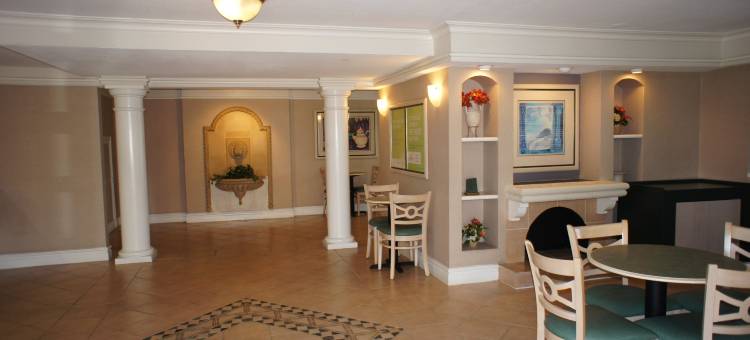 迈尔斯堡中心温德姆贝蒙特酒店(Baymont by Wyndham Fort Myers Central)图片