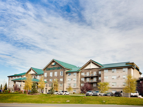 卡尔加里西套房桑德曼酒店