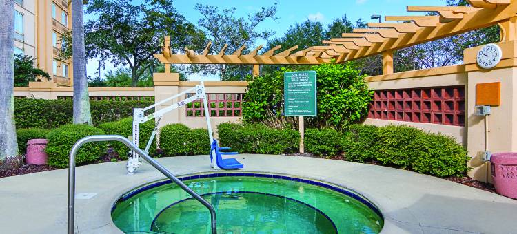 奥兰多机场北拉昆塔温德姆套房酒店(La Quinta Inn & Suites by Wyndham Orlando Airport North)图片