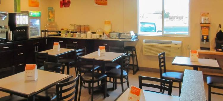 贝克斯菲尔德市区附近凯艺套房酒店(Quality Inn & Suites Near Downtown Bakersfield)图片