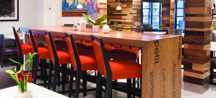 亚特兰大机场北拉昆塔温德姆套房酒店(La Quinta Inn & Suites by Wyndham Atlanta Airport North)图片