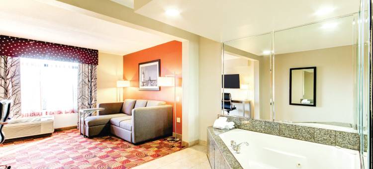 克拉克斯维尔拉昆塔温德姆套房酒店(La Quinta Inn & Suites by Wyndham Clarksville)图片