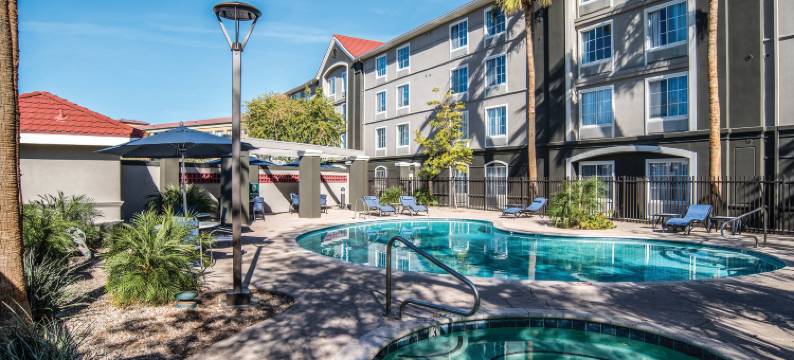 凤凰城钱德勒拉昆塔温德姆套房酒店(La Quinta Inn & Suites by Wyndham Phoenix Chandler)图片