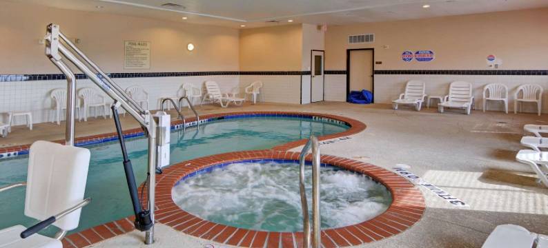 舒适套房酒店(Quality Suites Near Cedar Creek Lake)图片