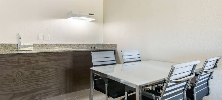 克拉丽奥酒店及套房-基西米-南布埃纳维斯塔湖(Clarion Inn & Suites Kissimmee-Lake Buena Vista South)图片