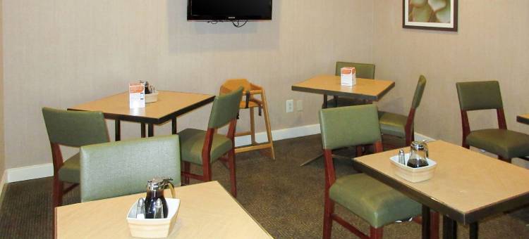 罗利达勒姆机场凯艺套房酒店(Quality Inn & Suites Raleigh Durham Airport)图片