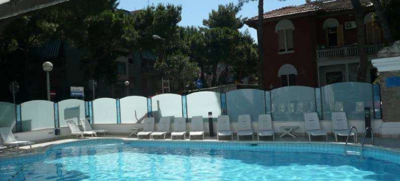 布朗酒店(Aura Living Hotel)图片