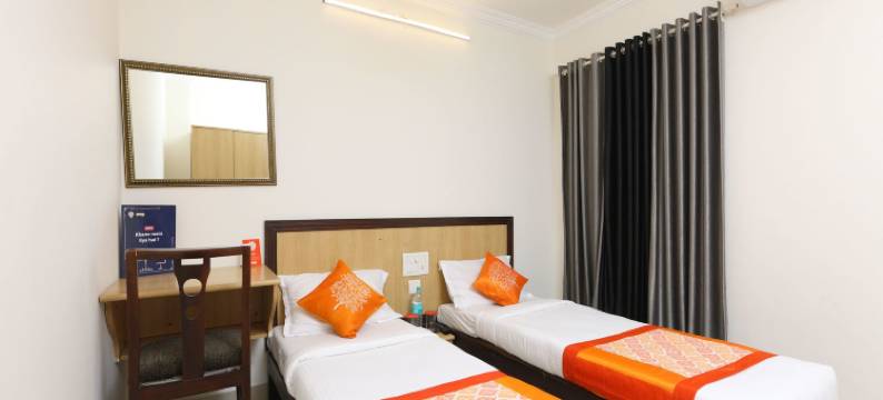 OYO 12251 Half Moon图片