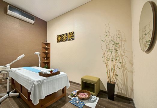 Grand Whiz Poins Simatupang Jakarta Hotel Overview