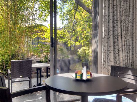 Dinah S Garden Hotel Hotel Reviews And Room Rates Trip Com
