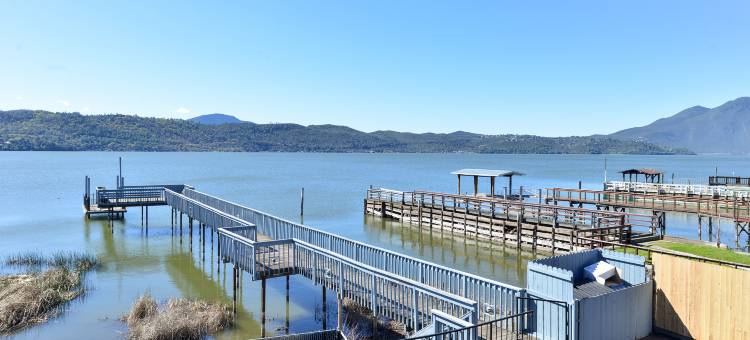 克利尔莱克酒乡美洲最佳价值套房酒店(Americas Best Value Inn & Suites Clearlake Wine Country)图片