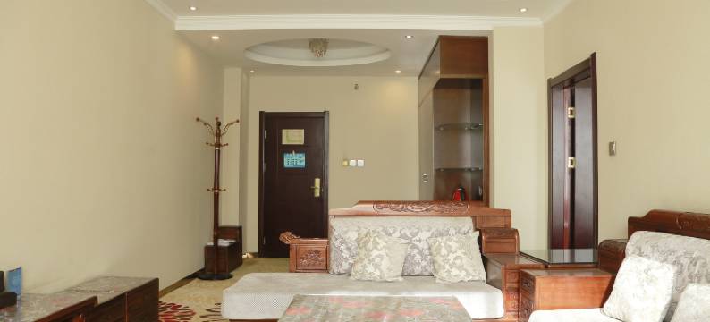 玉湖大厦(格尔木八一路地下商业街昆仑公园店)图片