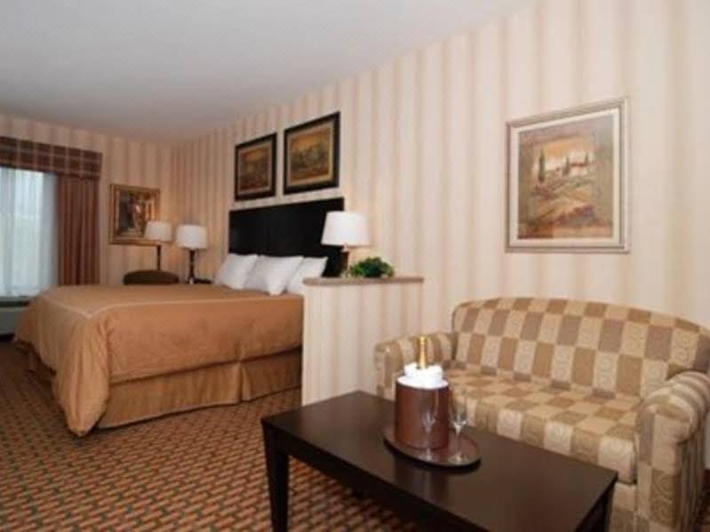 Comfort Suites Edinboro Hotel Reviews And Room Rates
