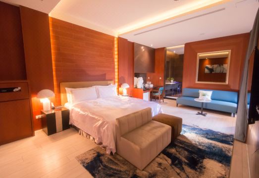 J.Moon Villa Sanchong Hotel Overview