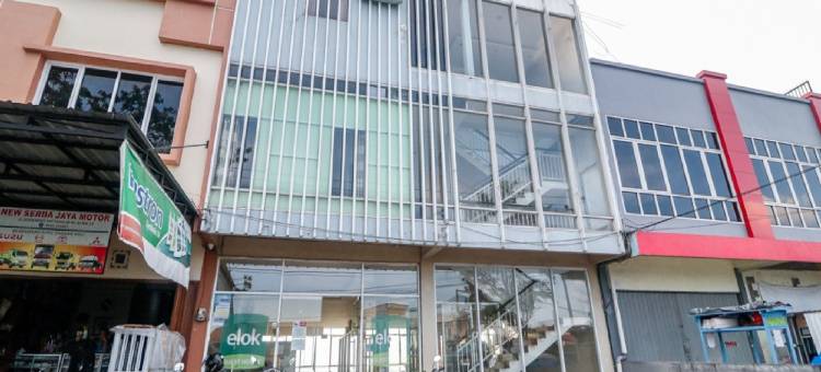 红多兹酒店-近巴图安帕尔汽车站(RedDoorz Near Terminal Batu Ampar)图片