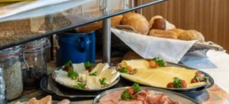 EnjoyHotel Garni Korntal Stuttgart b&b Parkplatz Sprinter Penny ETank图片