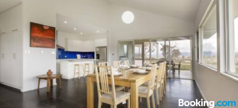 曼纳树林农场 - 迷人乡村美景时尚度假屋(Manna Tree Farm - Modern 3Br House on 100 Acres l Mountain Views l WiFi l BBQ l Wood Fire)图片