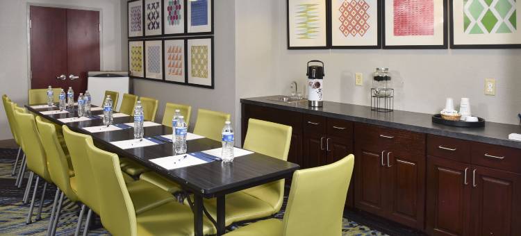 塞尔马智选假日套房酒店(Holiday Inn Express & Suites Selma)图片