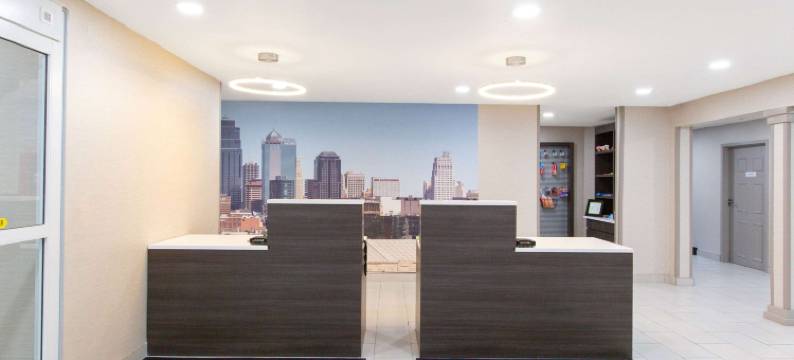 蓝泉城拉昆塔温德姆套房酒店(La Quinta Inn & Suites by Wyndham Blue Springs)图片