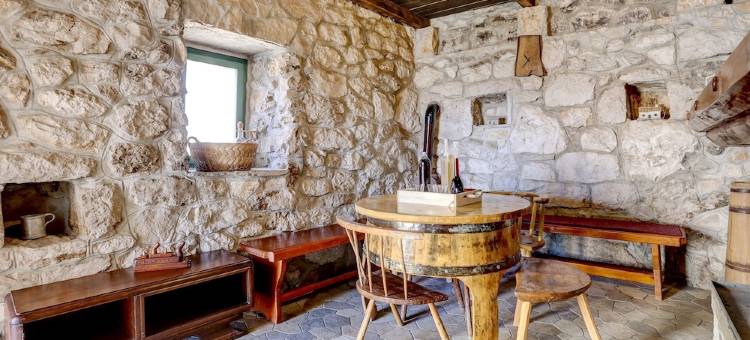 巴杰里乡村石之家酒店 - 附按摩浴缸(Rustic Stone House Bajeli with Jacuzzi)图片