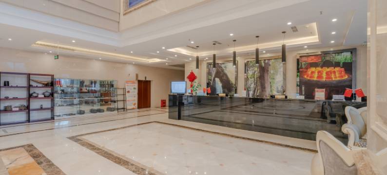 荥经鸽子花大酒店图片