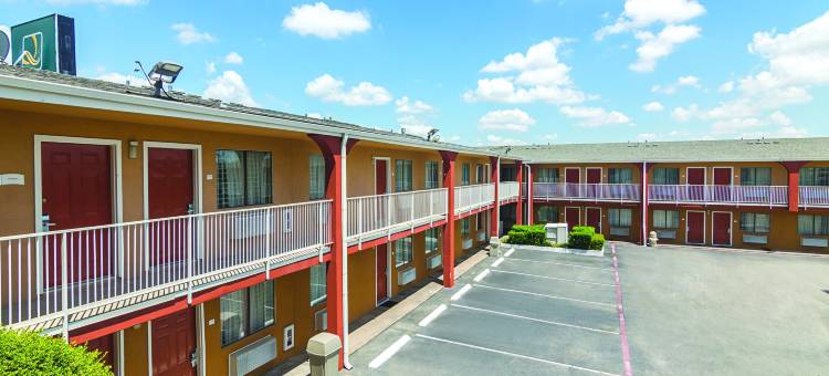 阿林顿六旗附近温德姆戴斯套房酒店(Days Inn & Suites by Wyndham Arlington Near Six Flags)图片