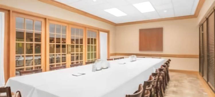 沃帕卡华美达酒店(Ramada by Wyndham Waupaca)图片