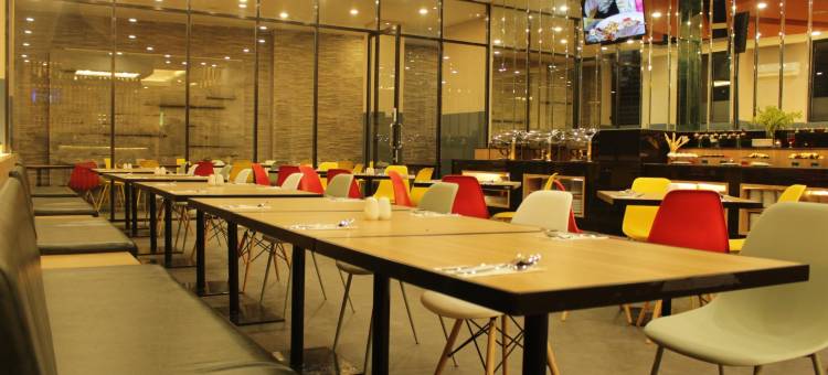 穆蒂亚拉米特拉红门酒店(Hotel Mutiara Mitra RedDoorz)图片