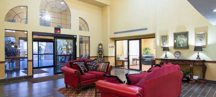 佩里国家博览会场区舒适套房酒店(Comfort Inn & Suites Perry National Fairgrounds Area)图片