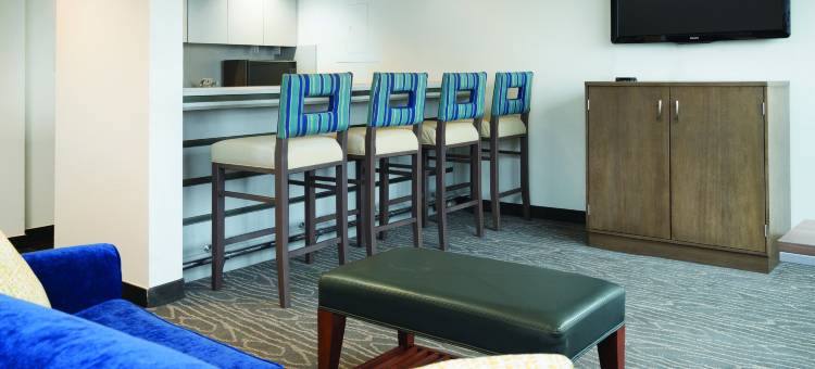 西考克斯梅多兰兹拉昆塔温德姆套房酒店(La Quinta by Wyndham Secaucus Meadowlands)图片