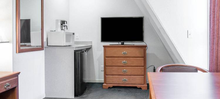 品质酒店及套房马基诺市海滨(Quality Inn & Suites Mackinaw City Beachfront)图片