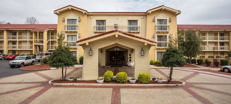 品质酒店及套房-机场(Quality Inn & Suites Airport)图片