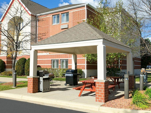 辛辛那提蓝灰镇美茵斯坦套房酒店