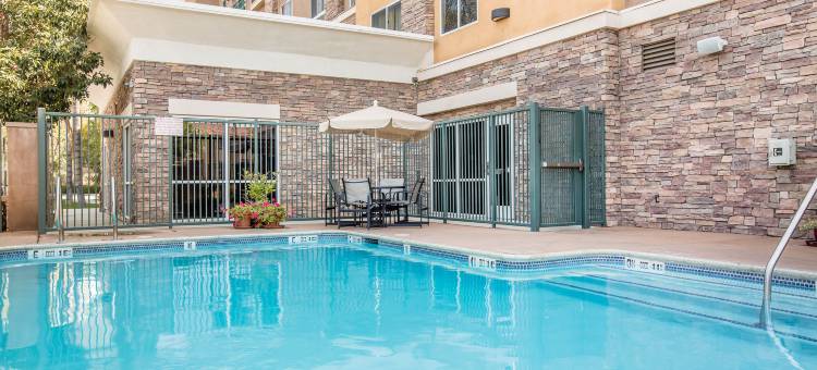 安大略机场会议中心舒适套房酒店(Comfort Suites Ontario Airport Convention Center)图片