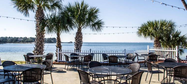 品质酒店及套房海湾微风海湾旁靠近彭萨科拉海滩(Quality Inn & Suites Gulf Breeze Bayside Near Pensacola Beach)图片