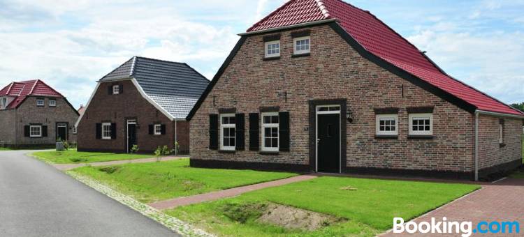 Farmhouse in Limburg Near Subtropical Pool图片