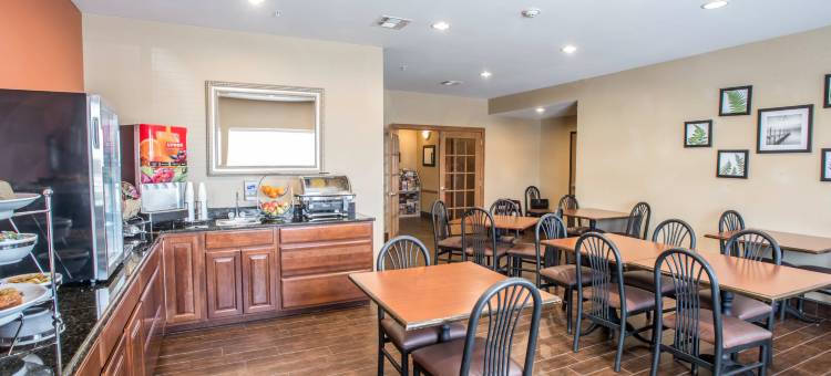 海斯I-70号舒眠套房酒店(Sleep Inn & Suites Hays I-70)图片