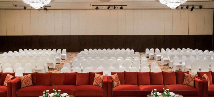 迪拜阿尔布斯坦瑞享酒店(Mövenpick Grand Al Bustan Dubai)图片