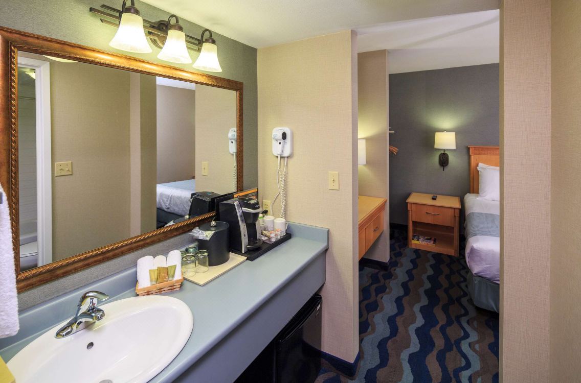 Accent Inns Vancouver Airport Hotel Tripcom - 