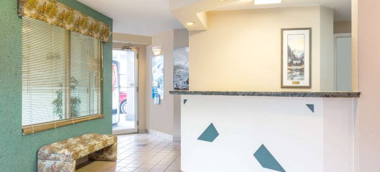 戈尔登温德姆速8酒店(Super 8 by Wyndham Golden)图片