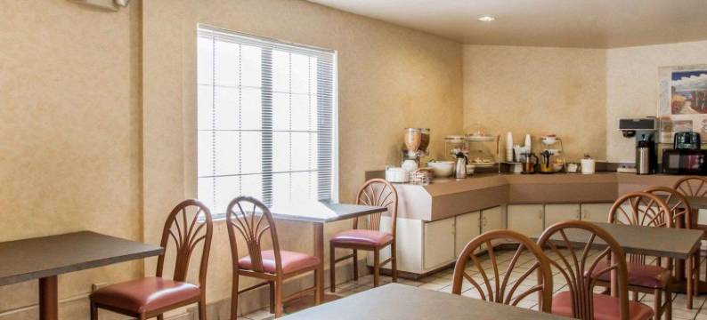 美国路孟菲斯I 240镇屋经典旅馆(Classic Inn by Townhouse American Way Memphis I 240)图片